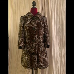 Cheetah print 3/4 sleeve winter coat.